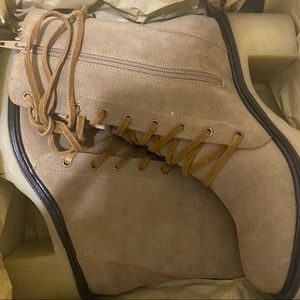 NWT lug boots